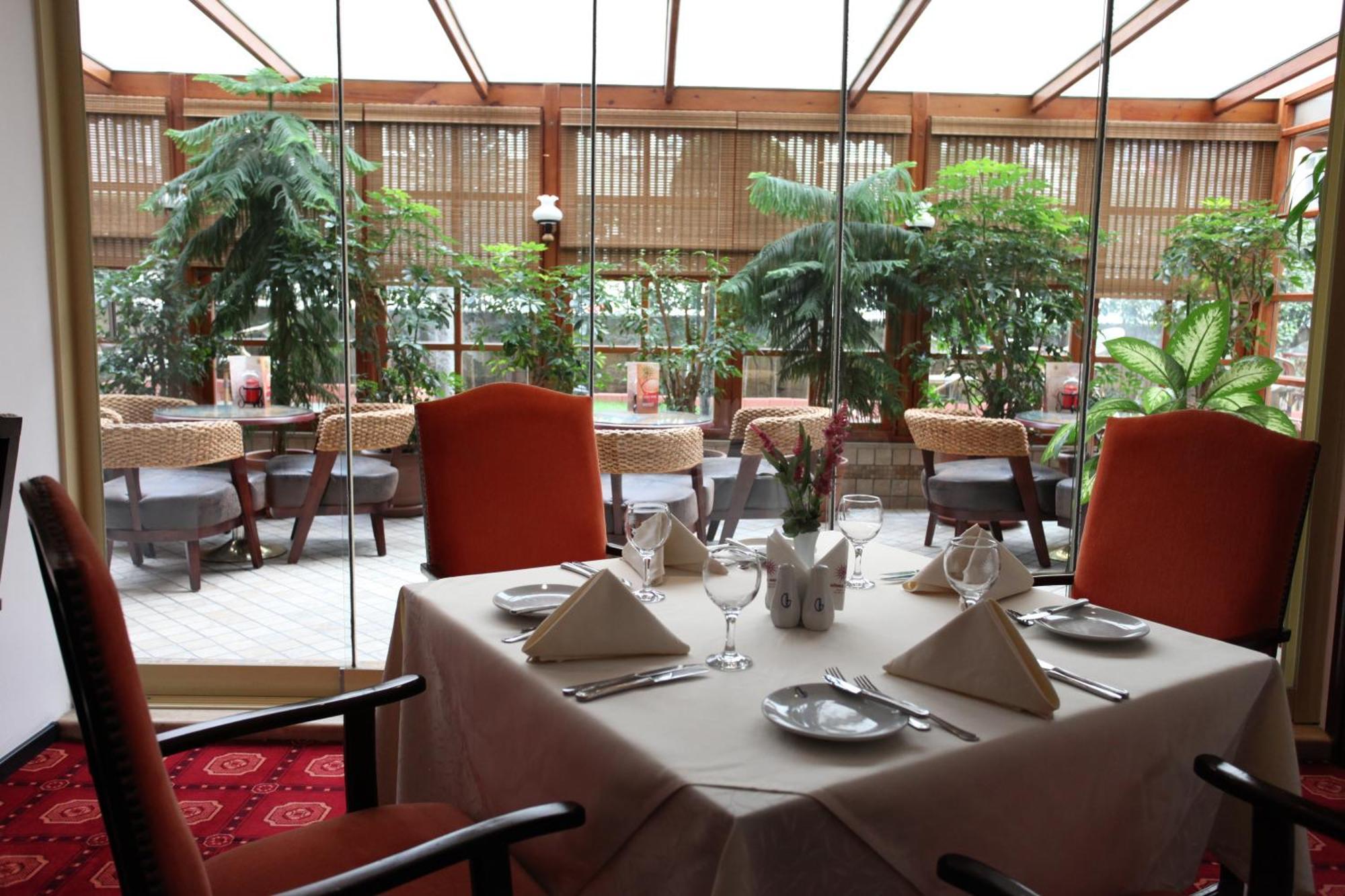 Güneş Hotel Merter Estambul Restaurante foto